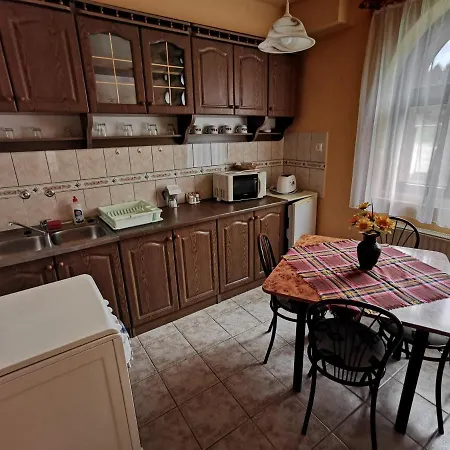 Hegyi Panzio Guest house 3*